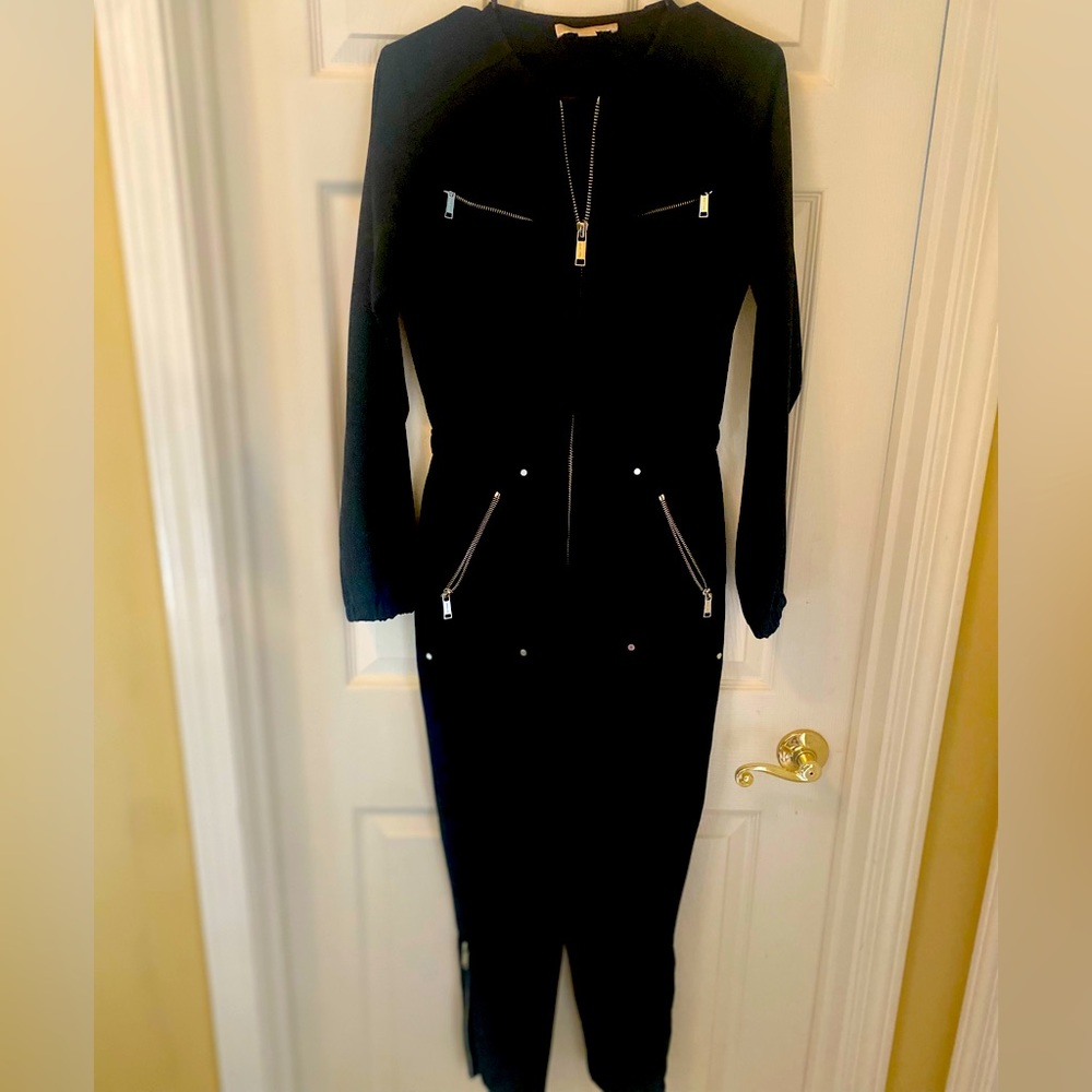 Black jumper full zip down.